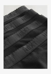 Sélectionné, black scallop logo