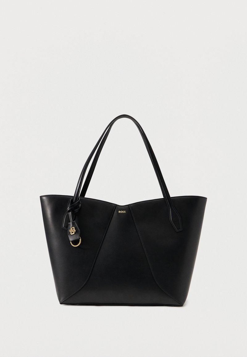 Sac cabas en cuir noir avec double poignées, détails de coutures discrets, petit logo doré "BOSS" et étiquette en cuir attachée avec ferrures dorées.