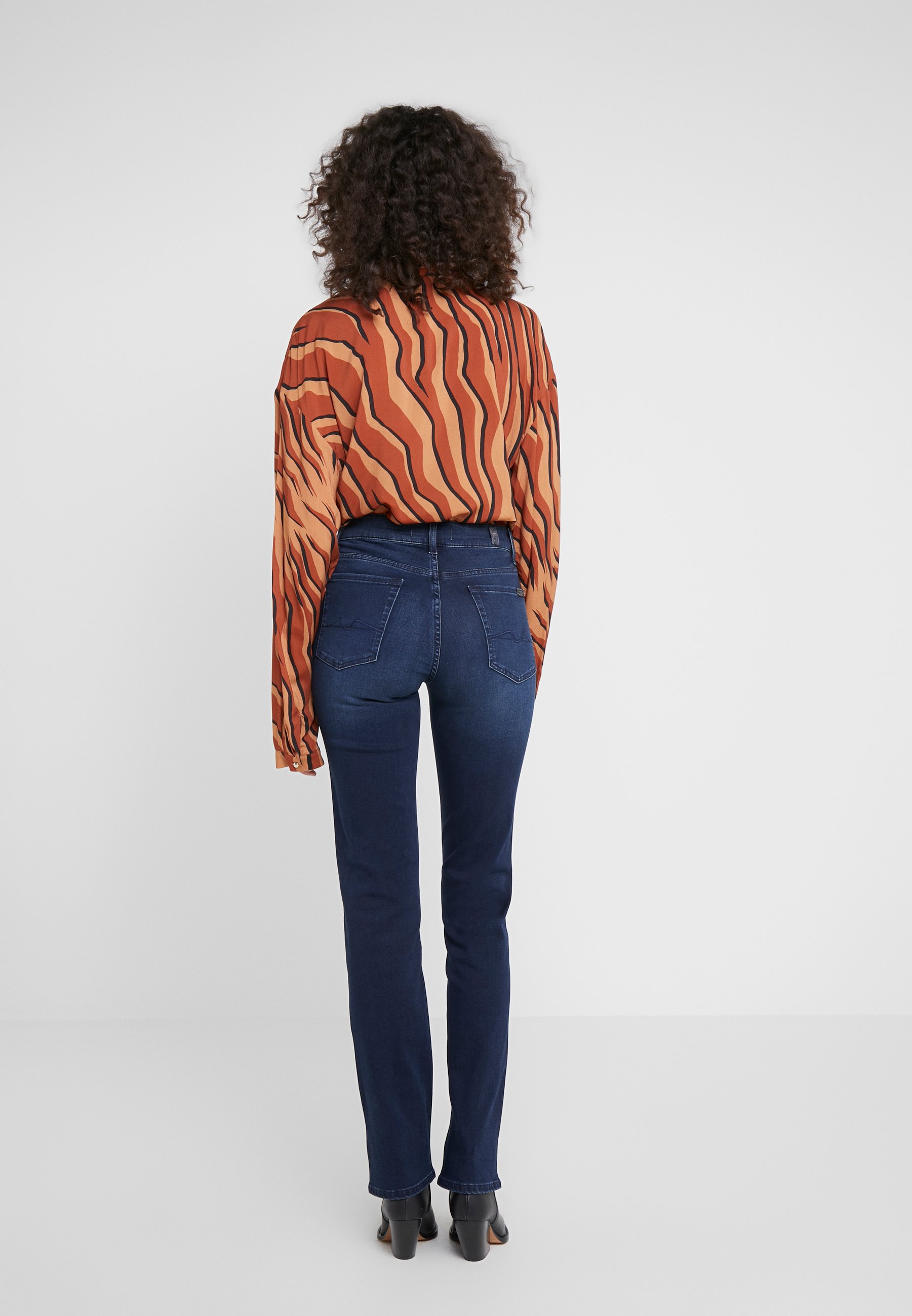 Straight leg jeans 