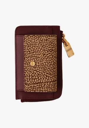 Bordeauxledergeldbeutel mit einer strukturierten braunen Akzent, ausgestattet mit einem goldenen Reißverschluss und Hardware sowie einem runden Logo, das auf der Vorderseite eingearbeitet ist.