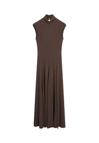 Robe marron sans manches avec un col montant, fabriquée en tissu doux. Coupe trapèze fluide, avec des coutures latérales et un léger évasement à l'ourlet.