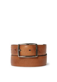 Brun läderbälte med en silver rektangulär spänne, som har flera hål för justering och en slät, något glänsande yta.