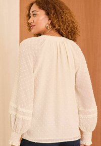 Love & Roses REGULAR FIT - TIE NECK DOBBY - Blúzka - white