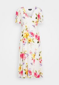 Blommig klänning med vit bakgrund, prydd med rosa, gula och lila blommor, korta puffärmar och V-ringning.