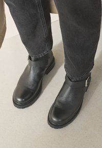 Next REGULAR FIT - FOREVER COMFORT BIKER - Aulinukai su platforma - black leather