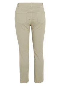 Pantalon beige en tissu doux, présentant une coupe ajustée, deux poches arrière et des fentes latérales à l'ourlet.