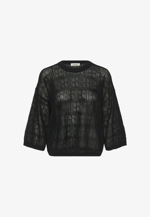 Čierny voľný pletený pulóver so geometrickým štvorcovým vzorom a rukávmi po tri štvrtiny.