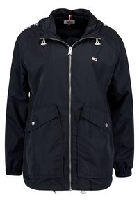 Černá lehká bunda s předním zipem, kapucí na šňůrku, dvěma předními kapsami a logovými akcenty na ramenou. Hladká textura.