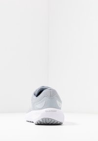Under Armour Silniční běžecké boty - grey