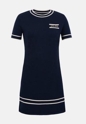 Robe bleu marine à manches courtes avec bordure blanche au col, aux manches, à l'ourlet et une petite poche poitrine avec un détail chaîne dorée.