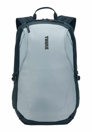 Sac à dos Thule gris et noir avec poignée supérieure, bretelles rembourrées et compartiments fermés par zip.