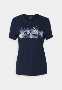 Námořnické bavlněné tričko s krátkými rukávy, zdobené květinovým vzorem a nápisem "Lauren Ralph Lauren" v bílé a světle modré barvě.