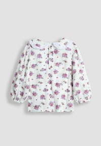 Blusa bianca in cotone con stampa floreale multicolore, caratterizzata da un colletto a scallop e maniche a sbuffo, chiusa con bottoni sul retro.
