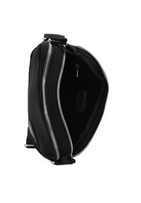 Borsa di stoffa nera con texture liscia, dotata di una grande apertura con zip, hardware con cerniera di colore argento e una tasca interna.