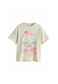 Crème-kleurig katoenen T-shirt met korte mouwen en een ronde hals, voorzien van een grafische print van schattige dieren en tekst in roze en blauw.