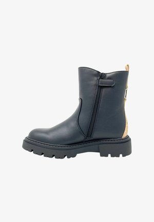 Stivaletto alla caviglia in pelle nera con cerniera laterale e dettaglio testurizzato color marrone chiaro; suola spessa nera con motivo a carrarmato.