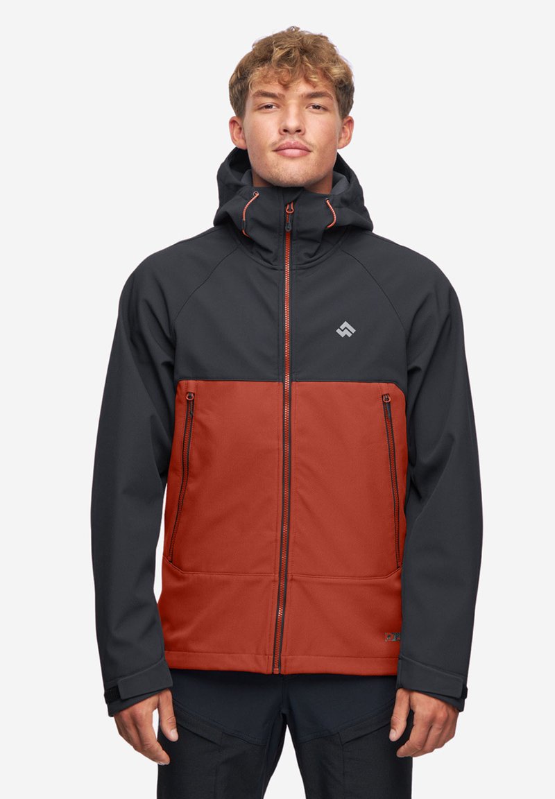 Czarna i czerwona kurtka typu softshell z kapturem, z zamykanymi kieszeniami i kontrastowymi szwami. Gładka faktura, trwały materiał i nowoczesny design.