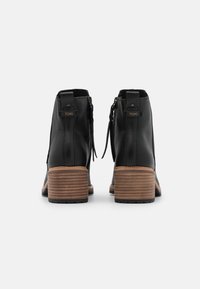 TOMS Kotníkové boty - black