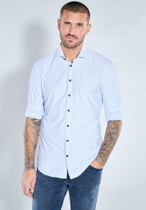 GEMUSTERT - Hemd - hellblau