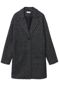 Svartvit fiskbensmönstrad kappa med slitsad krage, enkel knappstängning och två framfickor. Har en avslappnad passform och texturerat tyg.