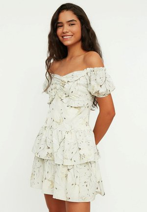 Day dress - cream