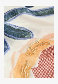 Nem kiválasztott, cream