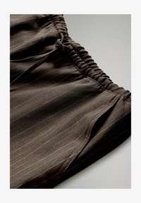 Vybrané, dark navy chocolate brown