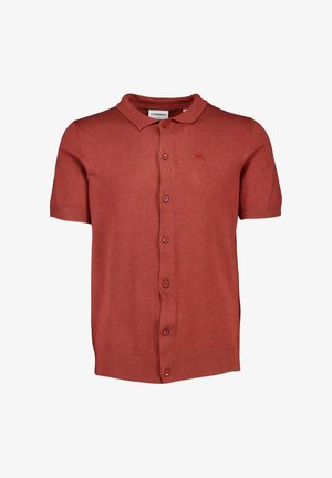 Kurzärmliges Strickpolohemd in Rot mit einem kragenförmigen Ausschnitt, Knopfleiste und strukturiertem Stoff; verfügt über ein kleines Logo auf der Brust.