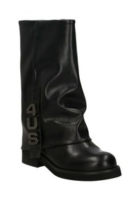 Stivaletto alla caviglia in pelle nera con design morbido, suola piatta e dettaglio laterale con la scritta "4US" in accenti metallici.