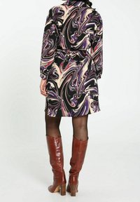 Cassis Denní šaty - purple