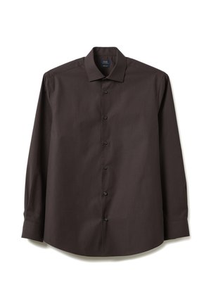 Chemise à manches longues couleur brun foncé, boutonnée sur le devant avec un col classique, six boutons sur le devant et un poignet à un seul bouton sur chaque manche.