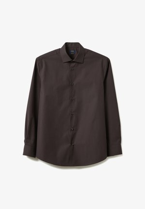 Chemise à manches longues couleur brun foncé, boutonnée sur le devant avec un col classique, six boutons sur le devant et un poignet à un seul bouton sur chaque manche.