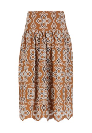 Brązowa spódnica z białą koronkową nakładką w kwiatowy wzór, z wysokim stanem, marszczonym materiałem i falowanym brzegiem.