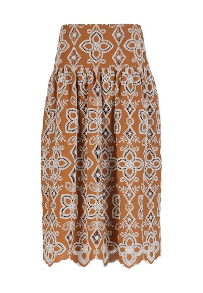 Fustă maro cu suprapunere de dantelă albă cu motive florale, talie înaltă, material strâns și tiv zimțat.