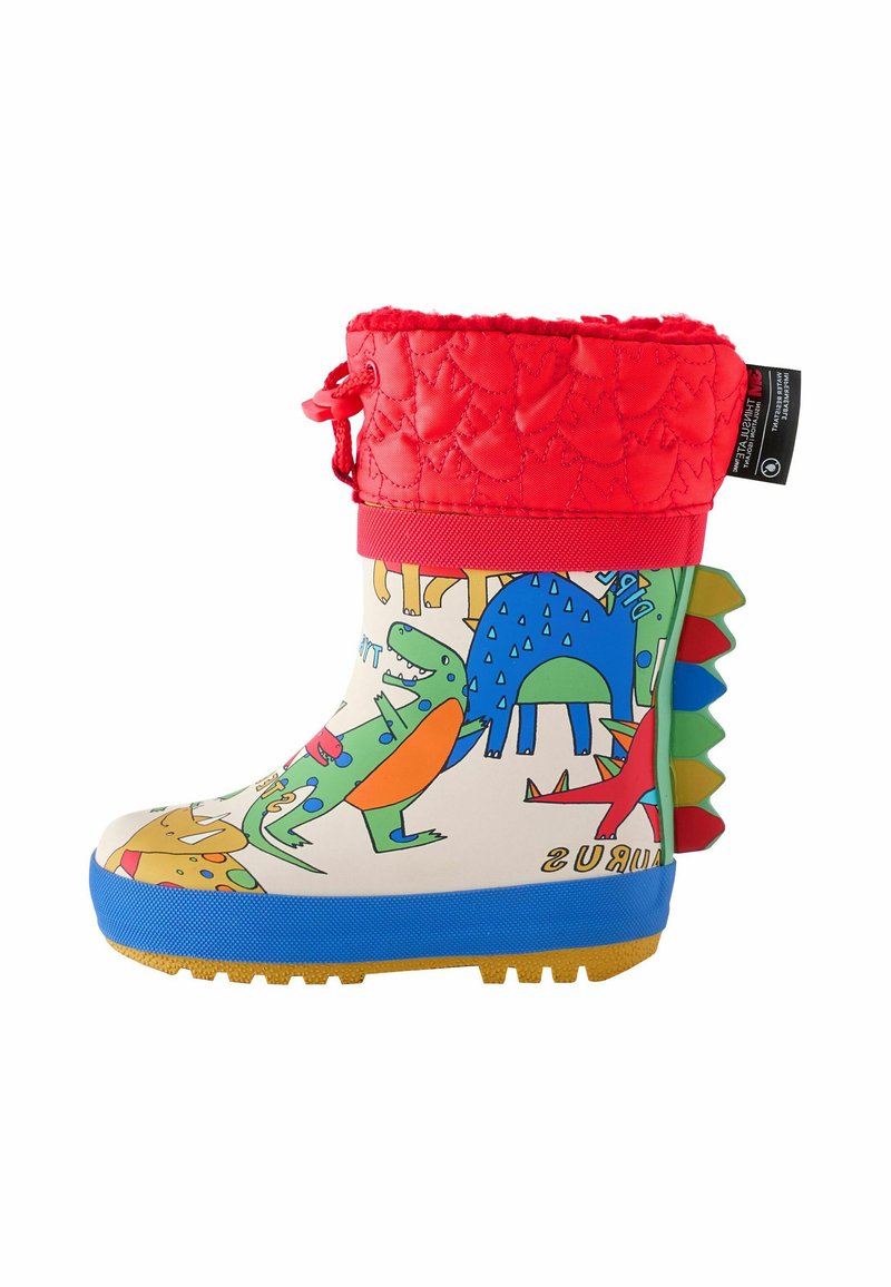 Bunte Gummiregenstiefel mit einem roten, gesteppten Kragen, versehen mit einem Dinosaurier-Muster, blauer Sohle und bunten Stacheln entlang der Ferse.