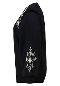 Zwarte trui met witte bloemrijke borduursels op de schouder en mouw. Voorzien van geribbelde manchetten en een ontspannen pasvorm. Zacht stoftextuur.