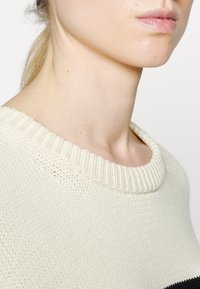 House of Dagmar Sweter