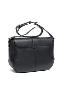 Czarna skórzana torebka o fakturowanej powierzchni, prostokątnym kształcie, zamknięciu na zamek i jednej regulowanej rączce. Charakteryzuje się minimalistycznym designem.