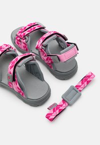 Jack Wolfskin 2 IN 1 UNISEX - Sandálias de caminhada - pink/light grey