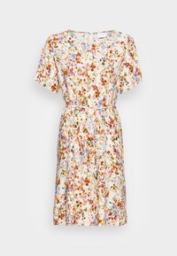 Robe fleurie à manches courtes, présentant des motifs multicolores rouges, violets et orange sur un fond crème clair. Ceinture à nouer à la taille.