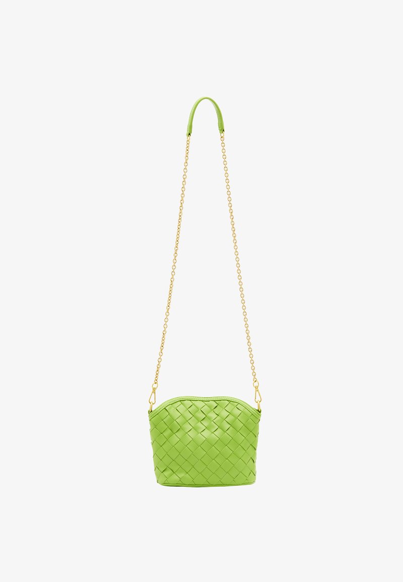 Borsa a tracolla verde in pelle con un design intrecciato, parte superiore arrotondata e tracolla a catena. Caratterizzata da una finitura lucida e una forma strutturata. Accessori in tonalità dorata.