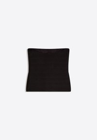 Haut bandeau noir sans bretelles avec une texture côtelée horizontale, étalé à plat sur un fond blanc.