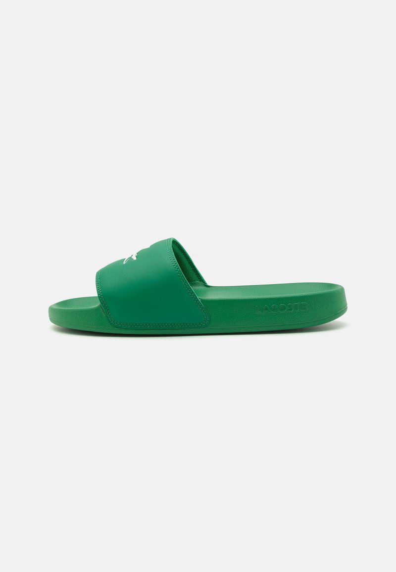 Grønne sklie sandaler med en glatt syntetisk overdel, en bred stropp og en teksturert såle. Har hvit logo detalj på stroppen.