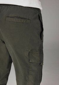 Next STRETCH UTILITY REGULAR TAPERED - Kareiviško stiliaus kelnės - dark green