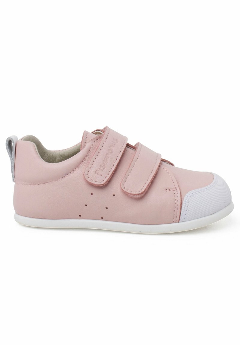 Scarpa in pelle rosa con punta arrotondata, cappuccio in gomma bianca e due cinturini in Velcro. Presenta piccole perforazioni per la traspirabilità.