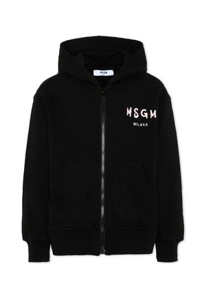 Czarna bluza z kapturem zapinana na zamek, kieszenie z przodu, kaptur oraz napis "MSGM MILANO" na lewej piersi w białym kolorze. Brak osób.