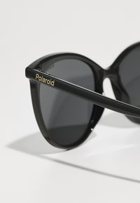Polaroid Solbriller - black