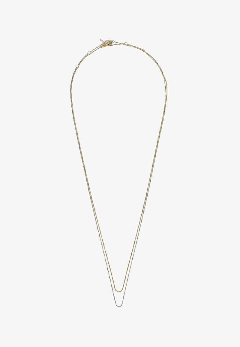 Guld- og sølv dobbeltkæde halskæde med fine, glatte led og en subtil glans, der skaber en lagdelt effekt. Lås og justeringer inkluderet.