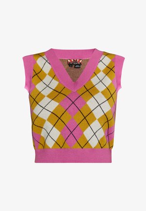 Ujjatlan kötött mellény, amely rózsaszín V-nyakkal és sárga, fehér, valamint rózsaszín rombusz mintával rendelkezik, fekete kontrasztos vonalakkal és bordázott aljjal.