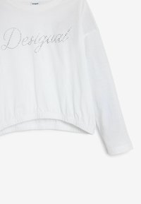 Weißes, kurz geschnittenes Langarmoberteil mit elastischem Saum, das "Desigual" in glitzernden Buchstaben über der Brust zeigt. Aus softem Baumwollstoff.